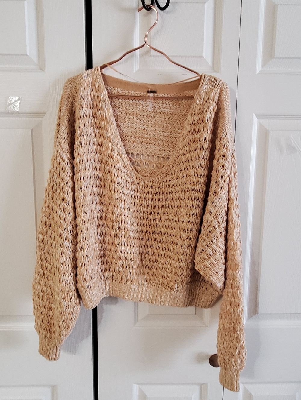FREE PEOPLE COCONUT OVER SIZED MED V NECK PULL OVER. KNIT - Picture 4 of 11